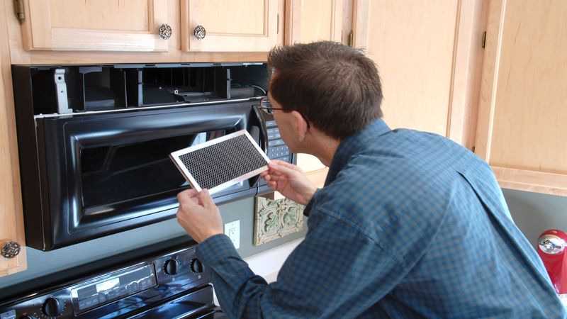 How to Find Someone Knowledgeable About Microwave Repairs in Metairie