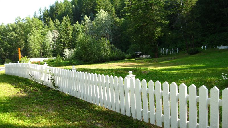 A Few Things to Consider When Installing a Fence in Riverside