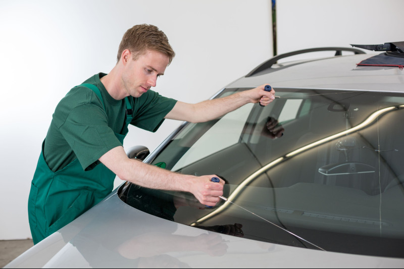 What to do When You Need A Mobile Windshield Repair in Chicago