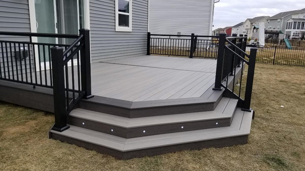 Hire Experts to Install Composite Deck Railing in Chicago Today