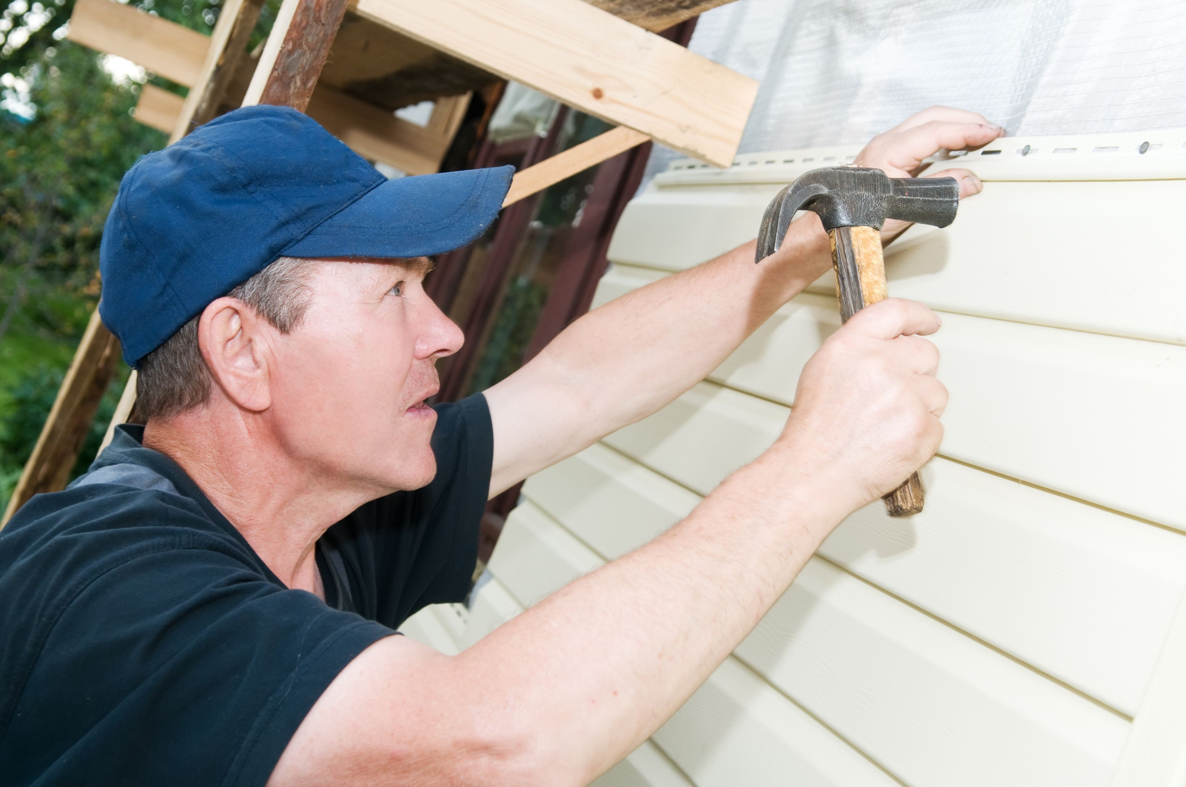 Why You Should Consider Vinyl Siding Installation in Louisville, KY