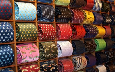 How to Choose the Right Fabric for Your Bespoke Suit